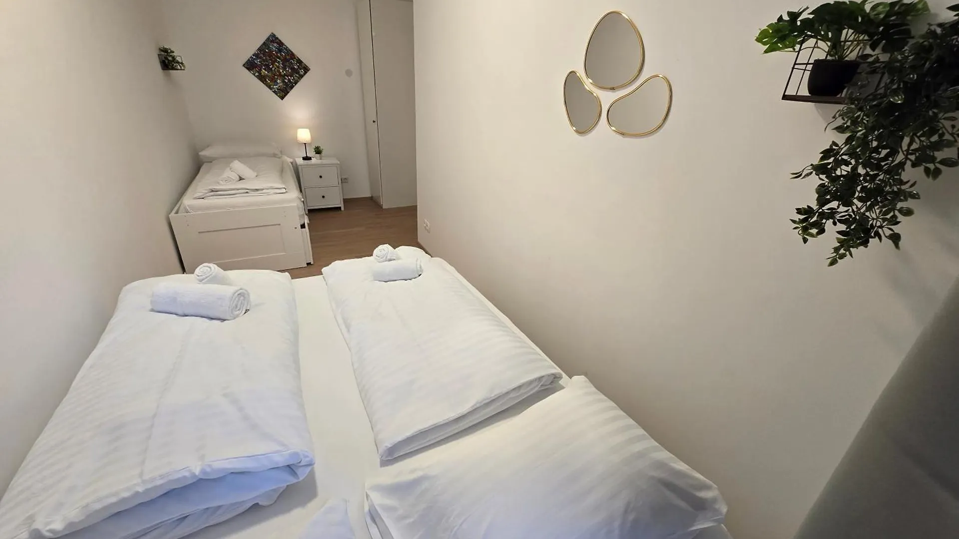 Apartments Deluxe Zum Wohlfuehlen contacts